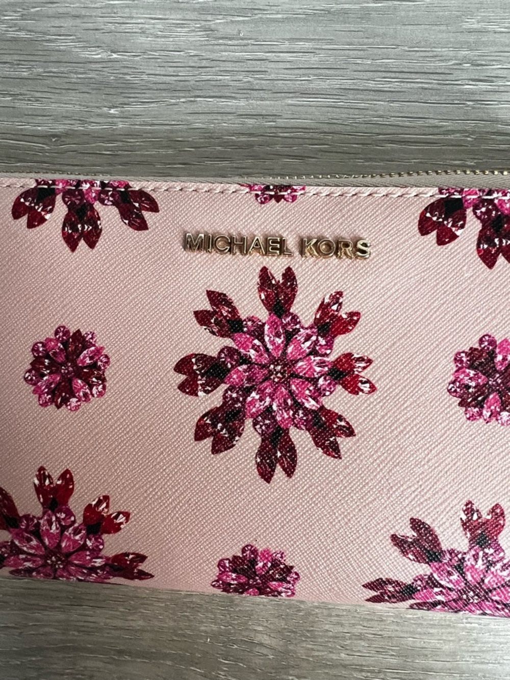 Michael Kors Blush Pink Floral Zip Wallet with Gold Logo - Picture 2 of 6